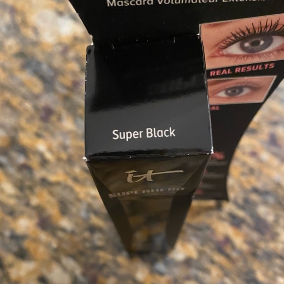 It Cosmetics Superhero Mascara in Black (NWT) - Picture 2 of 8